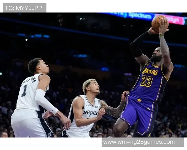 湖人对决马刺精彩直播回顾12月13日比赛亮点分析与战术解析 湖人对决马刺精彩直播回顾12月13日比赛亮点分析与战术解析